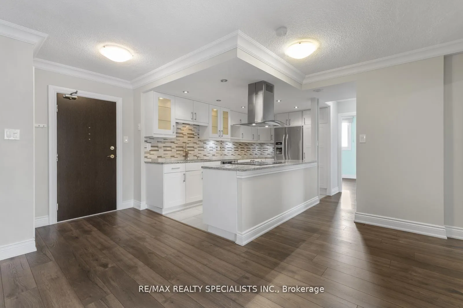 Photo 3 of Unit 803, 820 Burnhamthorpe Road, Etobicoke, Markland Wood — HOMEH