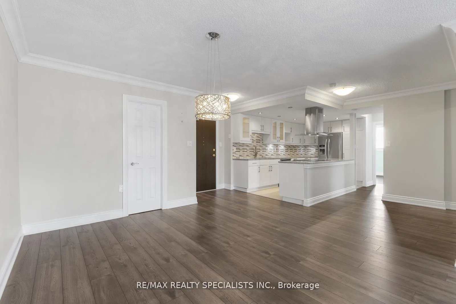 Photo 4 of Unit 803, 820 Burnhamthorpe Road, Etobicoke, Markland Wood — HOMEH