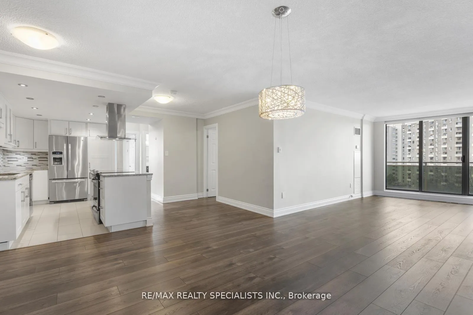 Photo 10 of Unit 803, 820 Burnhamthorpe Road, Etobicoke, Markland Wood — HOMEH
