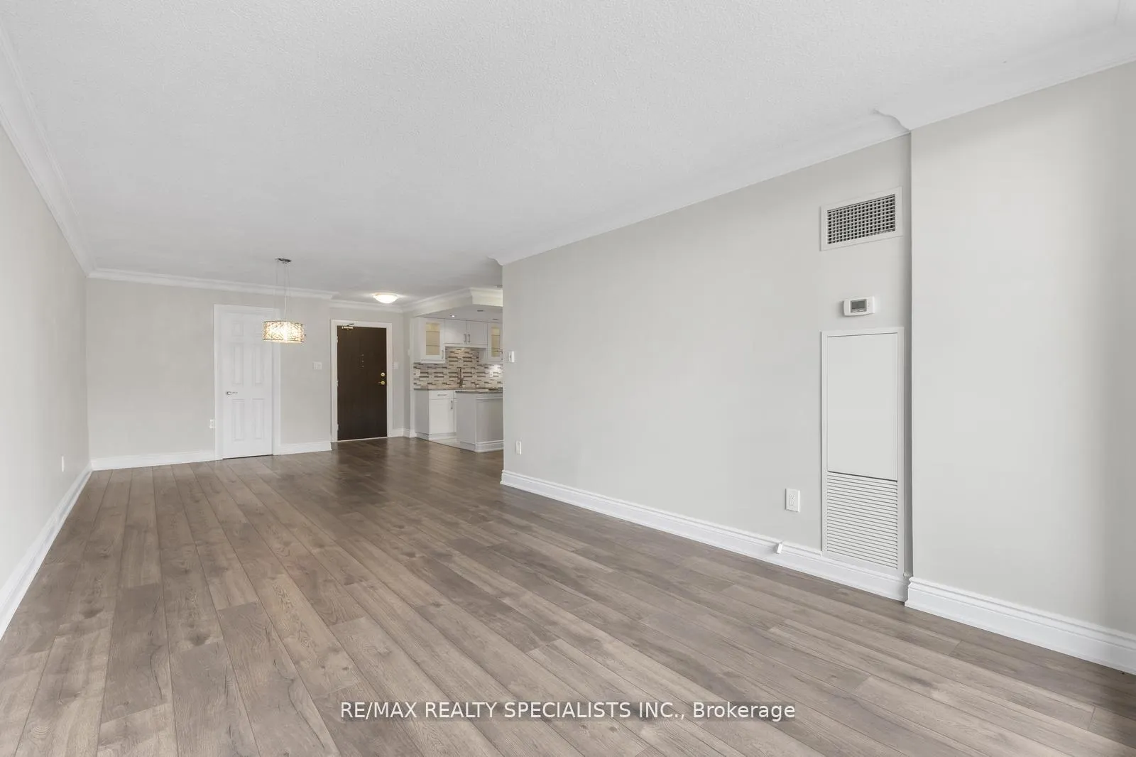 Photo 11 of Unit 803, 820 Burnhamthorpe Road, Etobicoke, Markland Wood — HOMEH