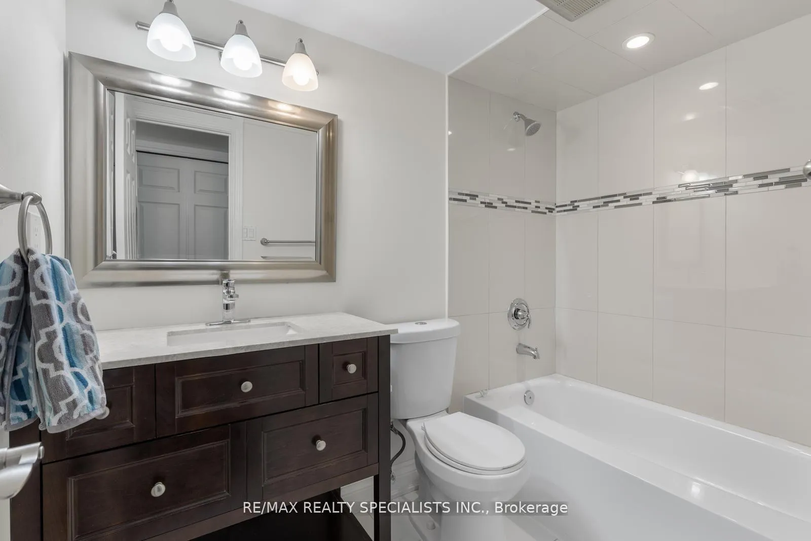 Photo 24 of Unit 803, 820 Burnhamthorpe Road, Etobicoke, Markland Wood — HOMEH