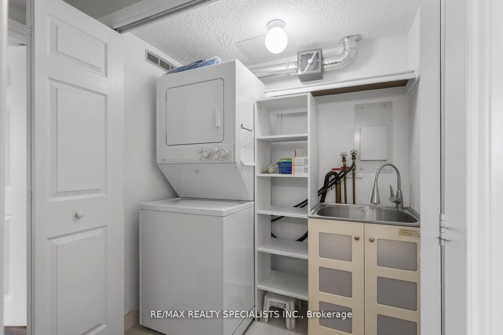 Photo 30 of Unit 803, 820 Burnhamthorpe Road, Etobicoke, Markland Wood — HOMEH