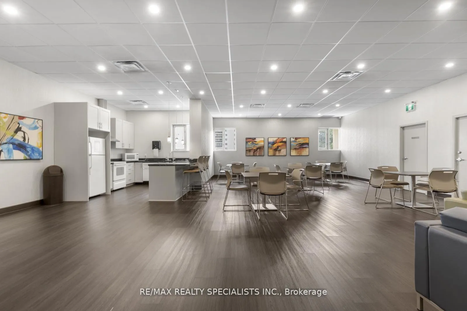 Photo 35 of Unit 803, 820 Burnhamthorpe Road, Etobicoke, Markland Wood — HOMEH