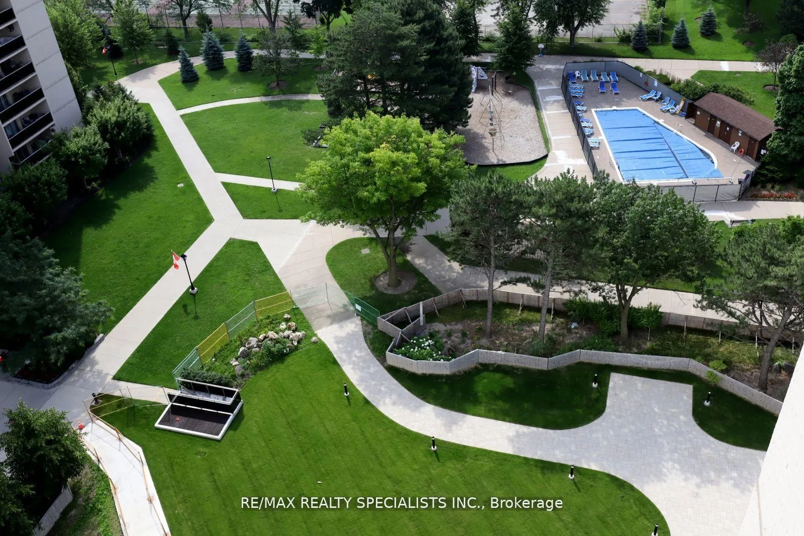 Photo 36 of Unit 803, 820 Burnhamthorpe Road, Etobicoke, Markland Wood — HOMEH