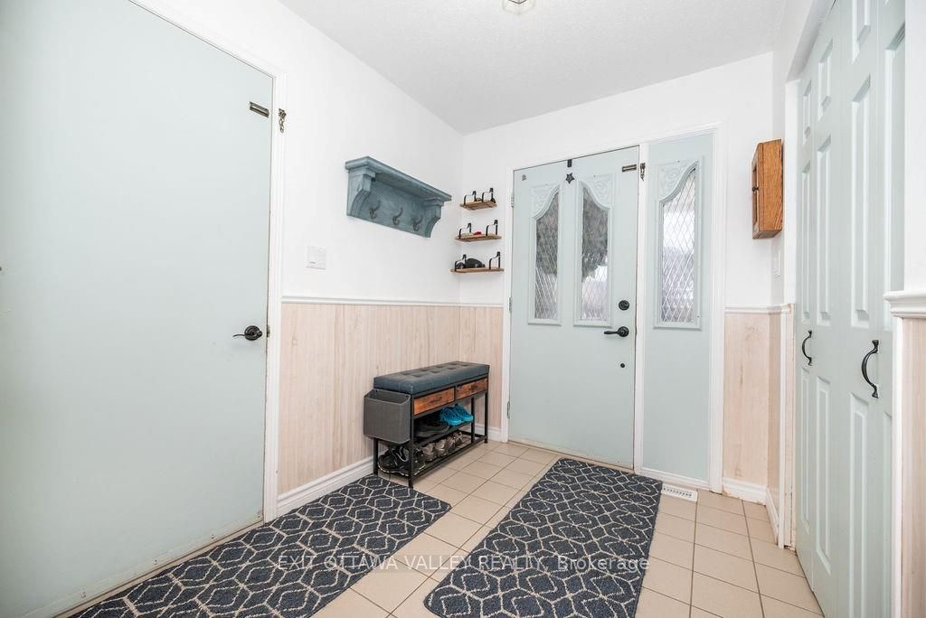 Photo 2 of 37 Thomas Street, Deep River — HOMEH