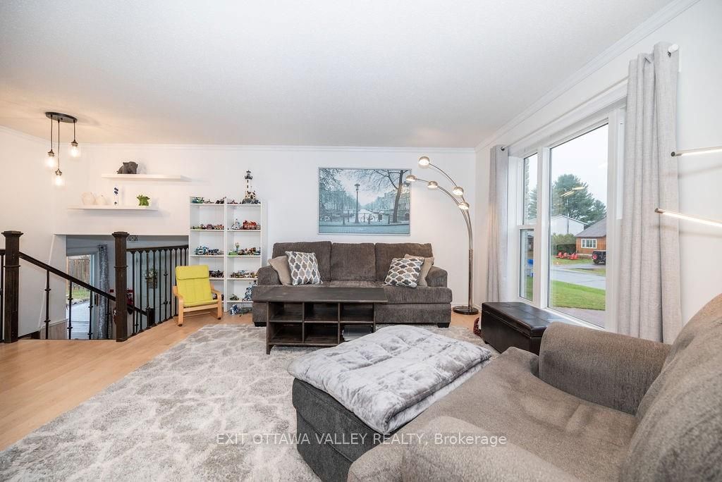 Photo 6 of 37 Thomas Street, Deep River — HOMEH