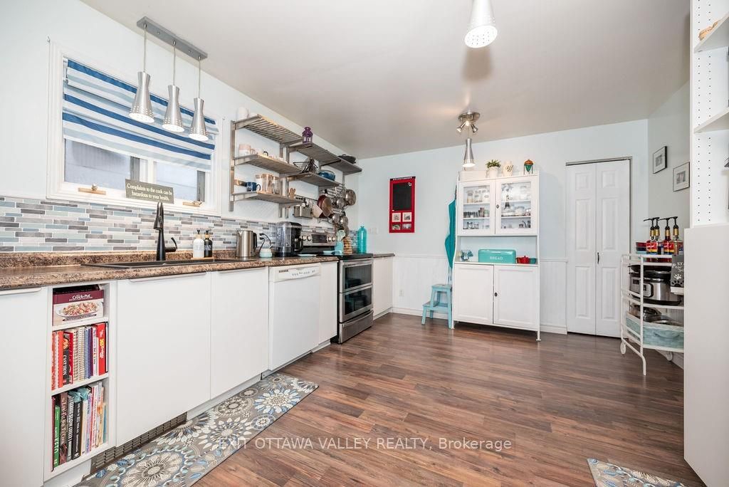 Photo 10 of 37 Thomas Street, Deep River — HOMEH