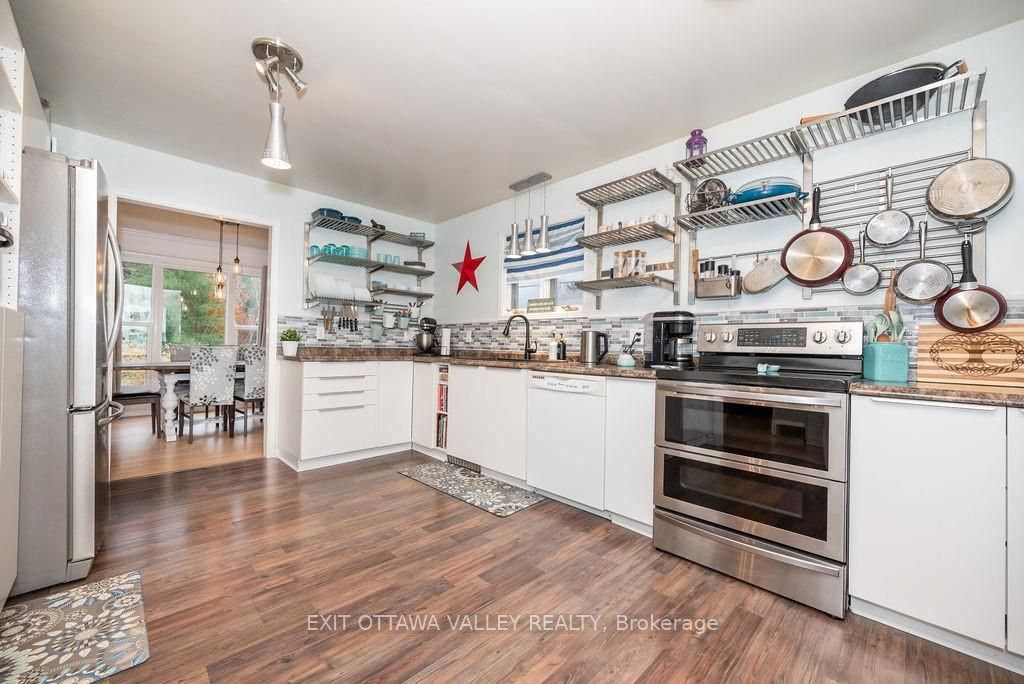 Photo 11 of 37 Thomas Street, Deep River — HOMEH