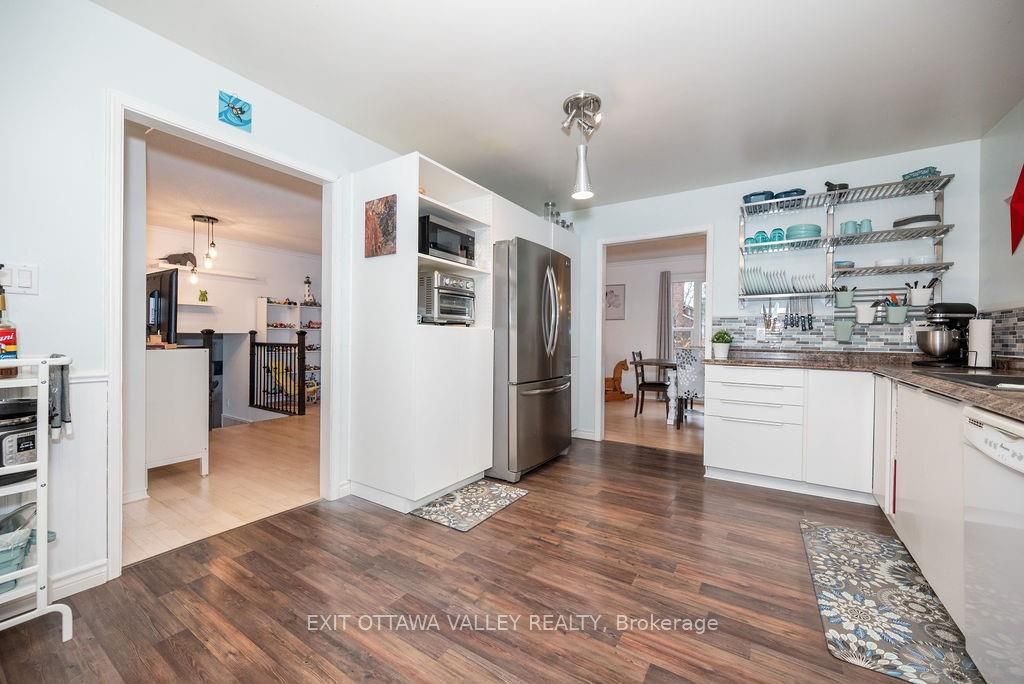 Photo 13 of 37 Thomas Street, Deep River — HOMEH