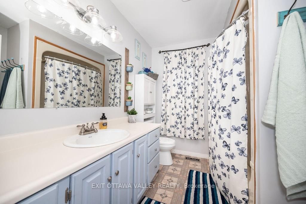 Photo 16 of 37 Thomas Street, Deep River — HOMEH
