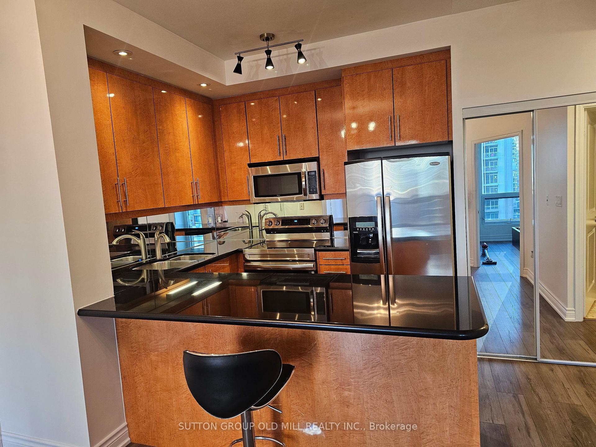 Photo 2 of Unit 1310, 628 Fleet Street, Toronto, Niagara — HOMEH
