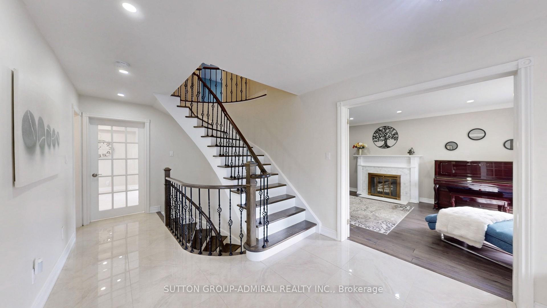 Photo 1 of 10 Walton Drive, Caledon, Palgrave — HOMEH