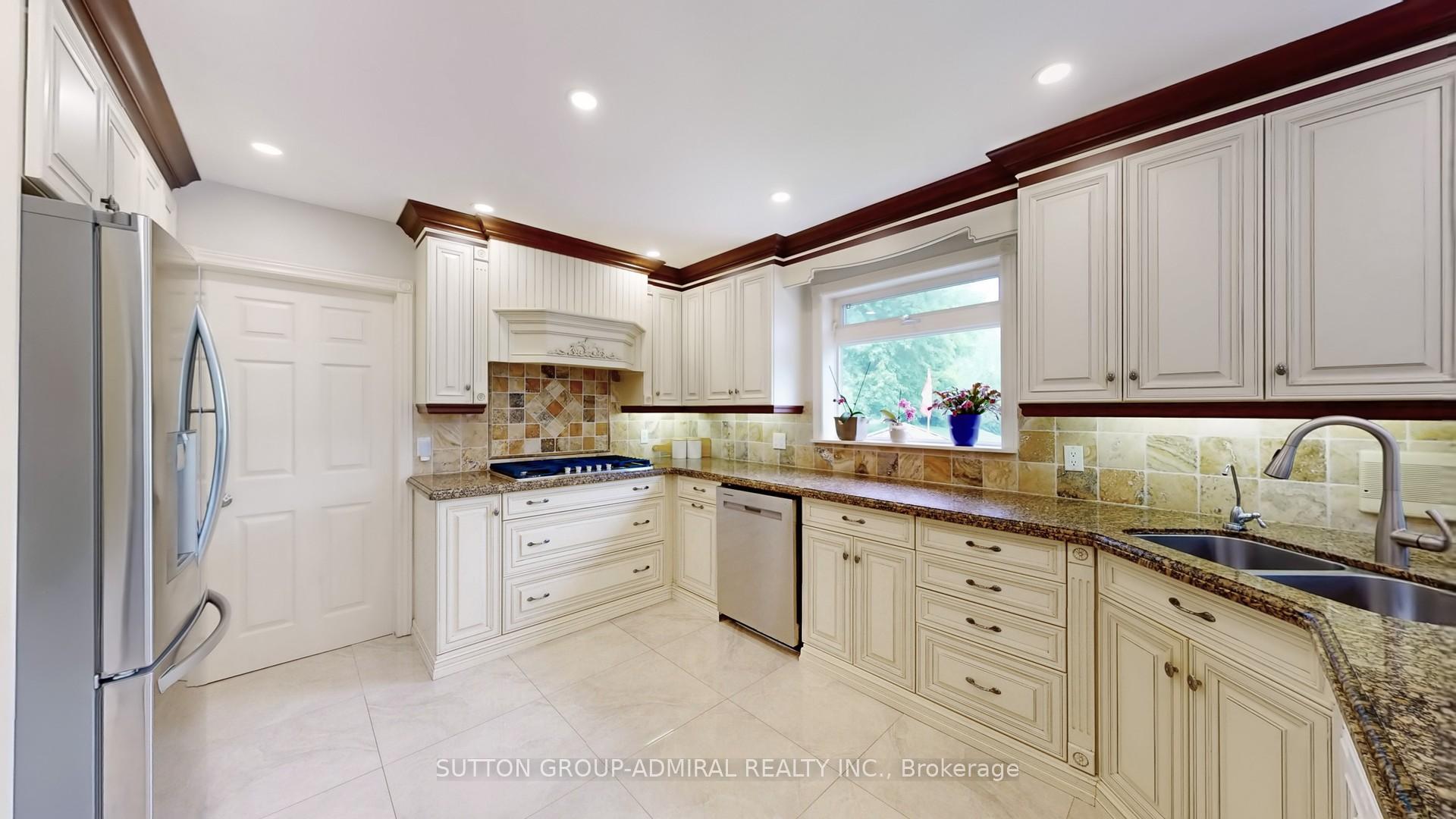 Photo 5 of 10 Walton Drive, Caledon, Palgrave — HOMEH