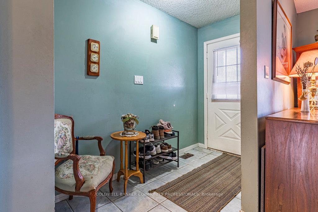 Photo 3 of 463 Knightsbridge Crescent, Hamilton, Ancaster — HOMEH