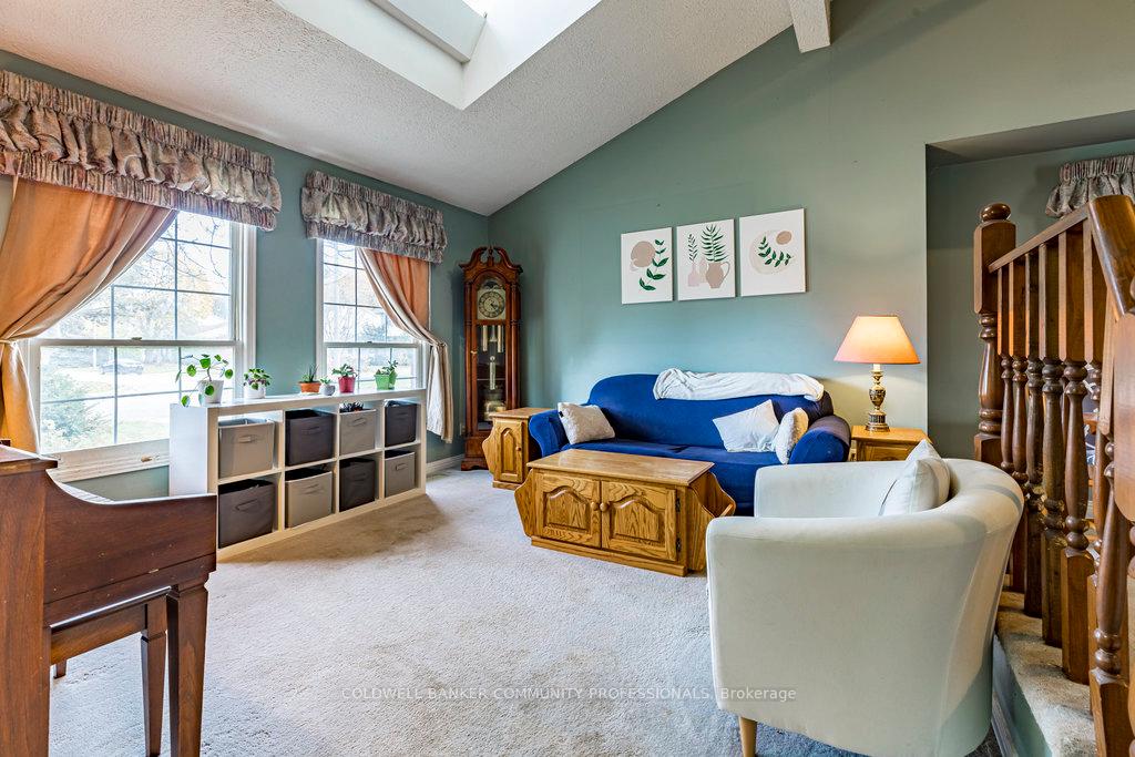 Photo 5 of 463 Knightsbridge Crescent, Hamilton, Ancaster — HOMEH