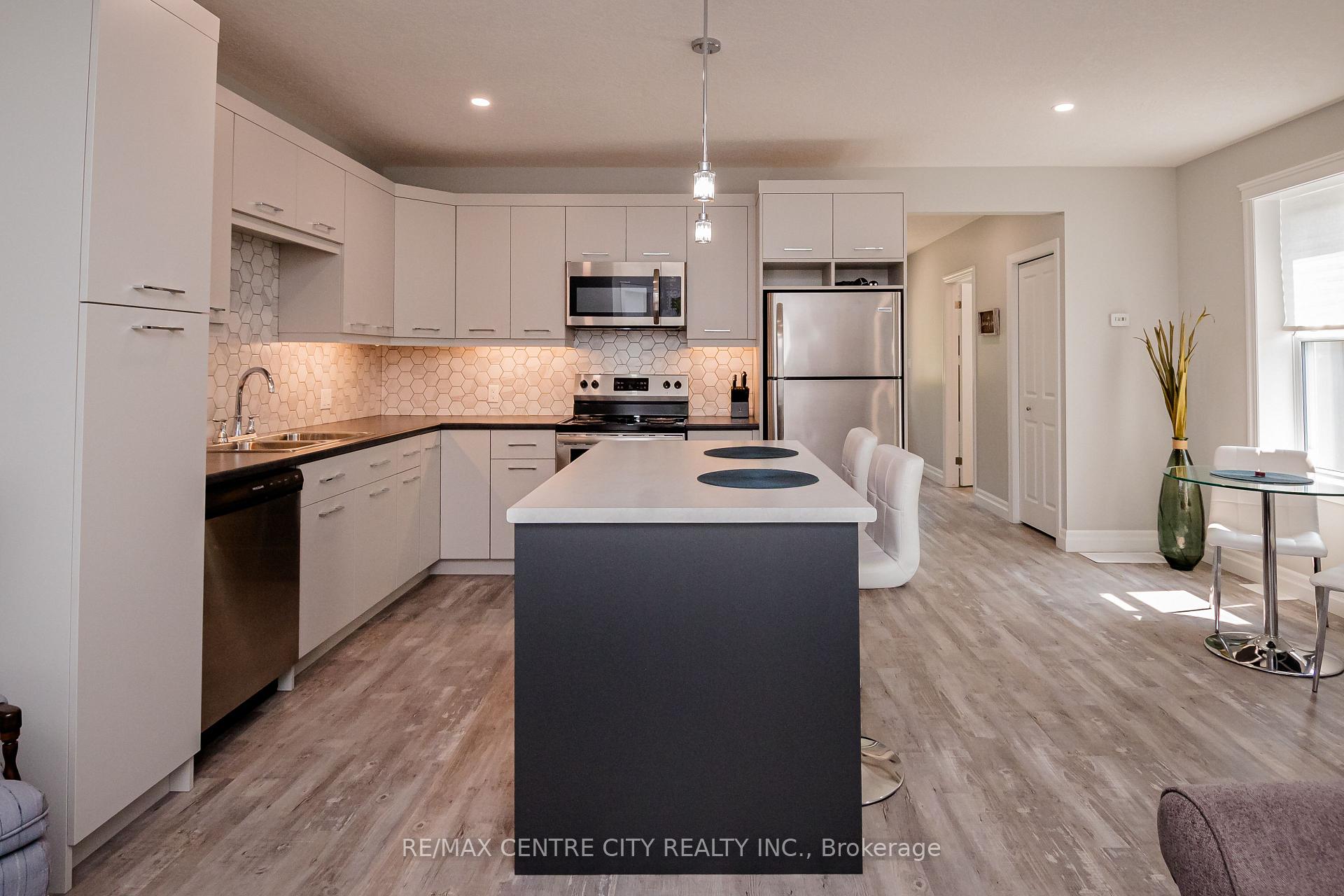 Photo 6 of 75 Manitoba Street, St. Thomas — HOMEH