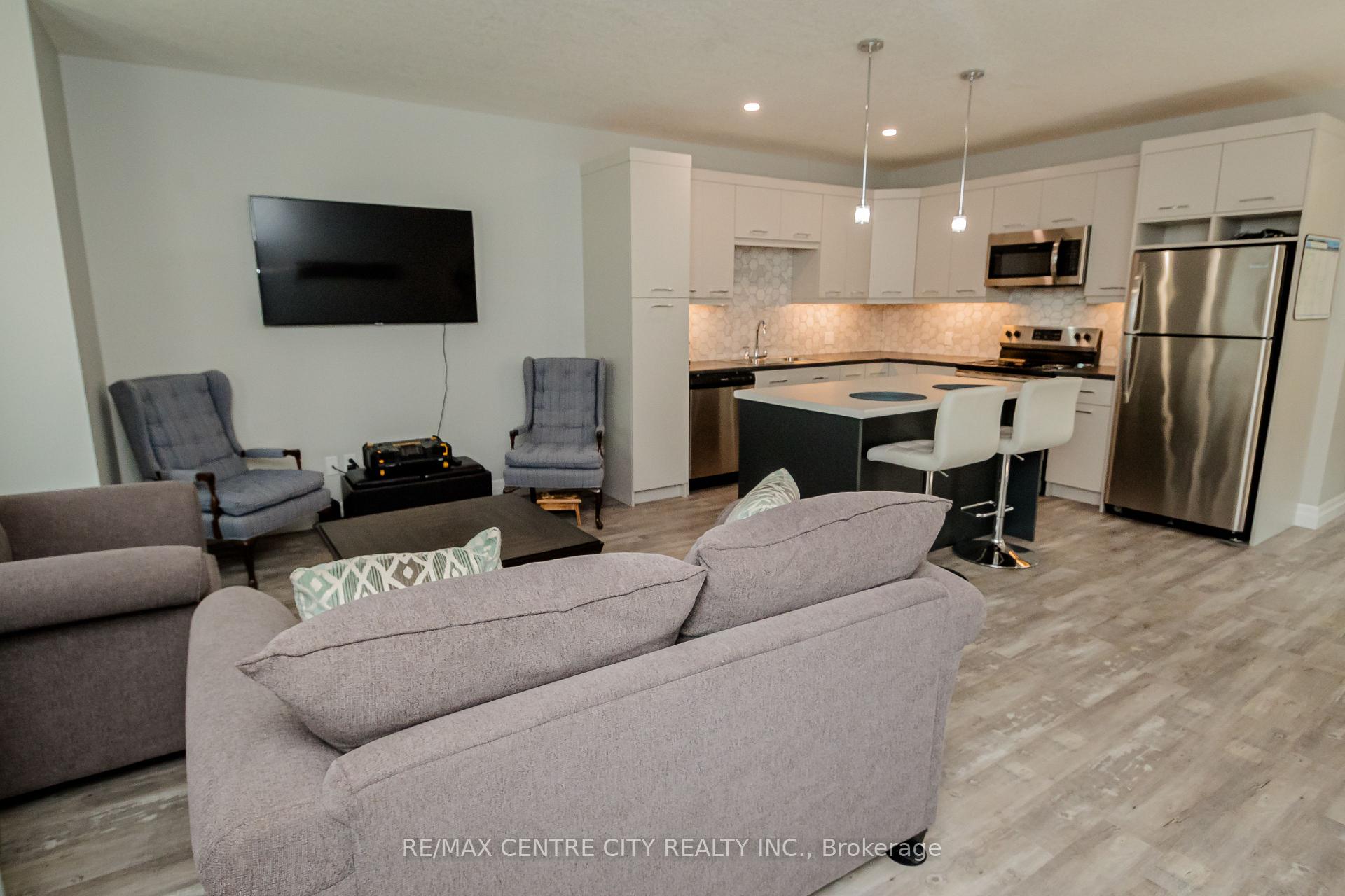 Photo 10 of 75 Manitoba Street, St. Thomas — HOMEH