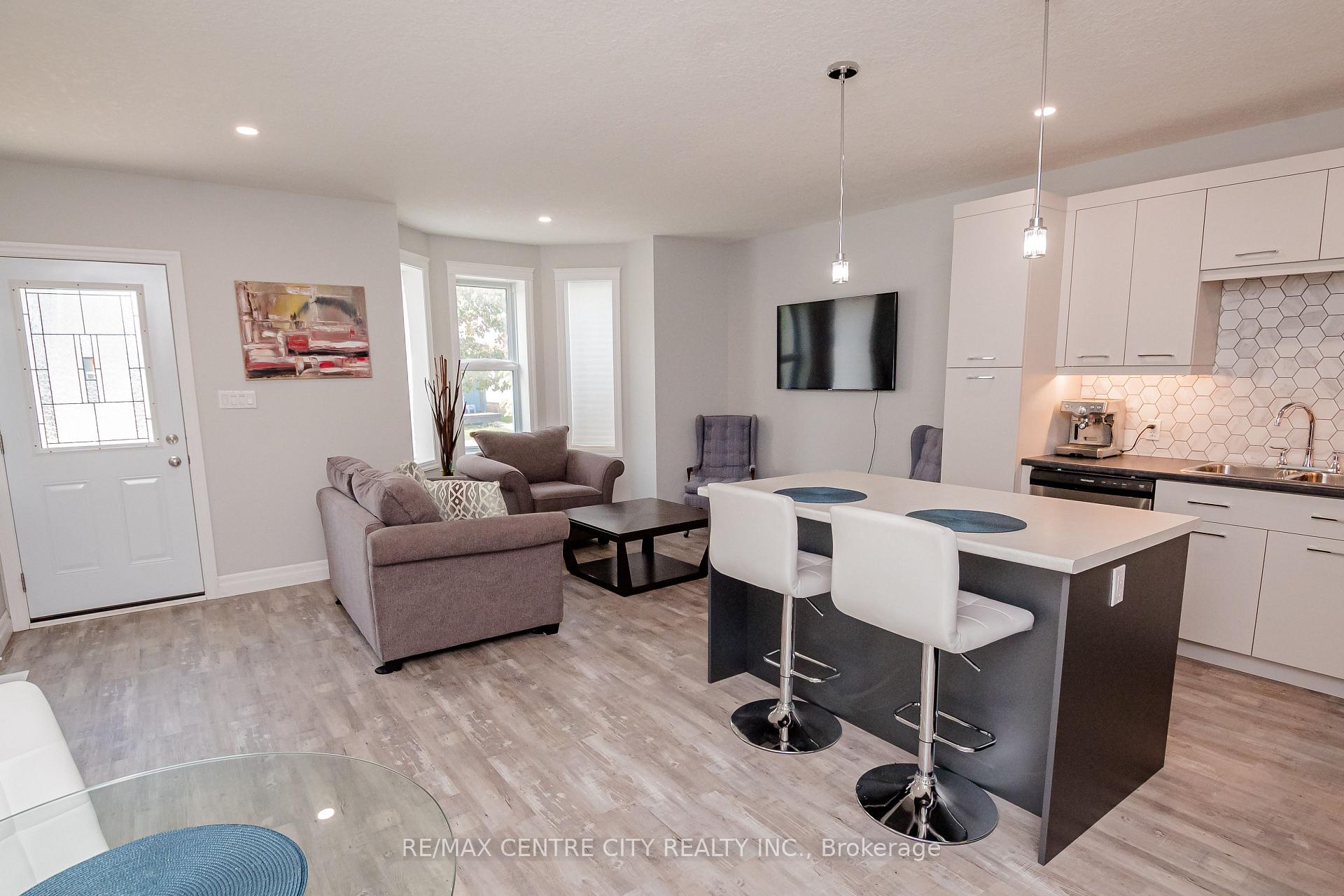 Photo 11 of 75 Manitoba Street, St. Thomas — HOMEH