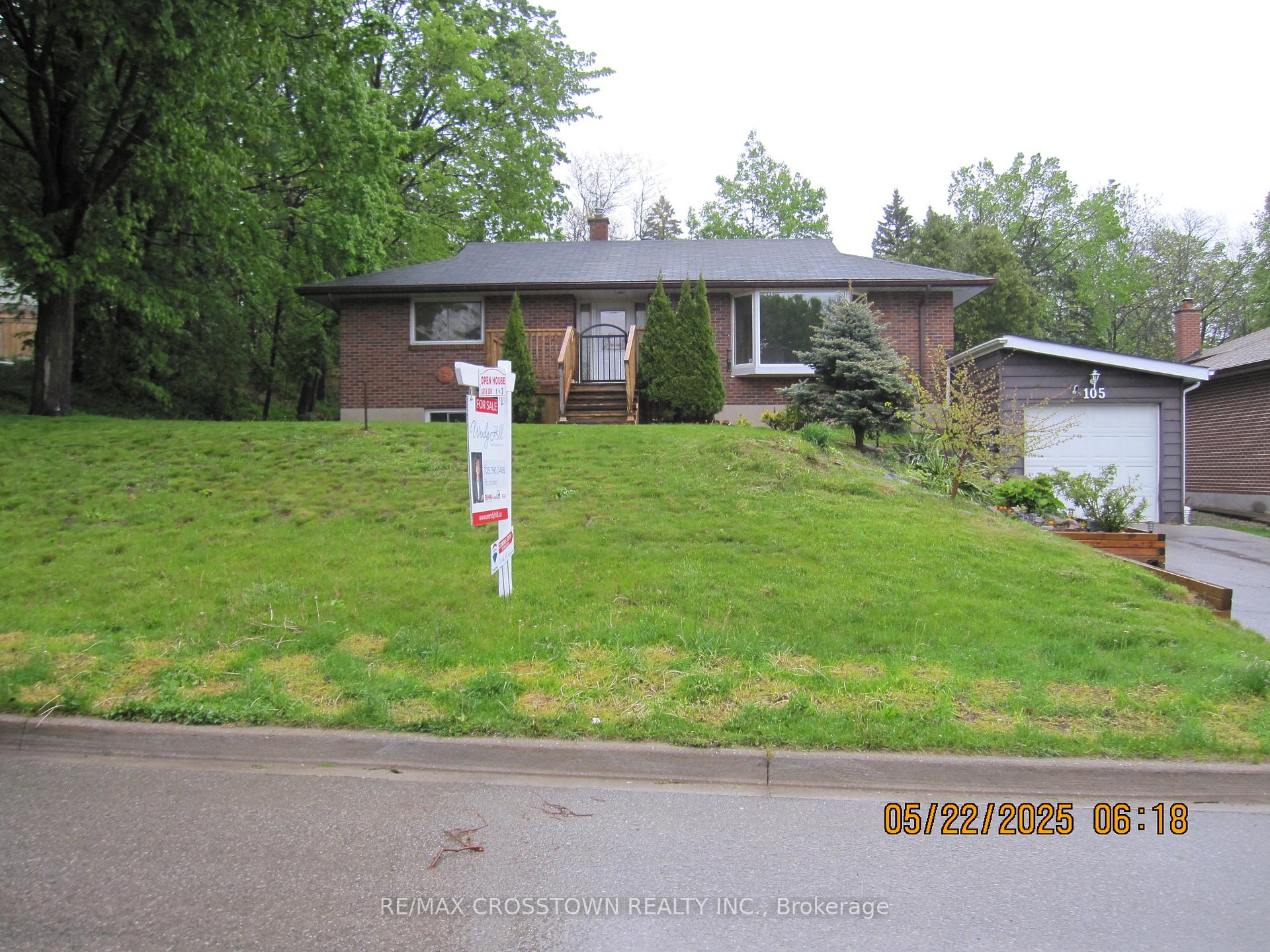 Photo 2 of 105 Eccles Street N, Barrie, Queen's Park — HOMEH