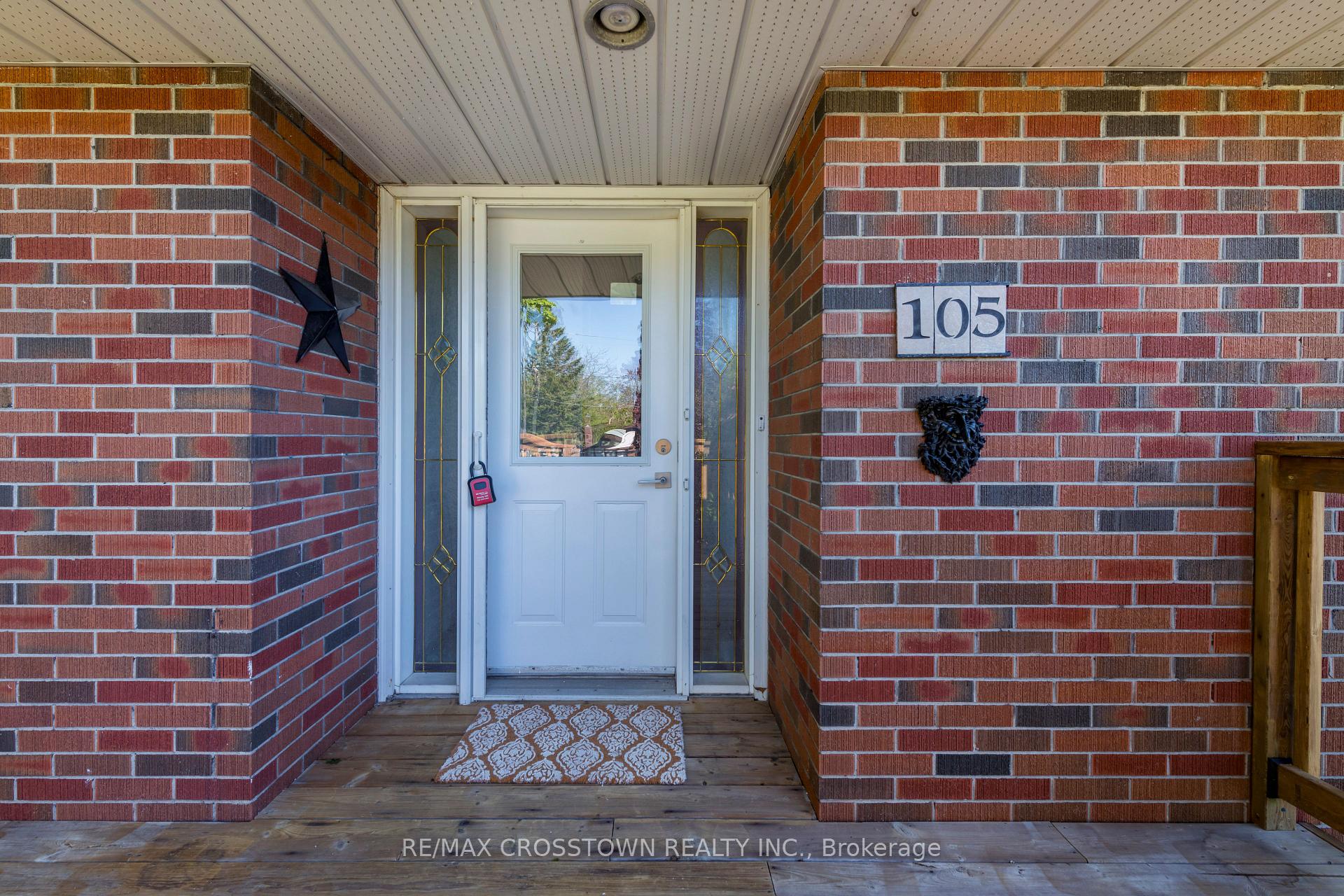 Photo 8 of 105 Eccles Street N, Barrie, Queen's Park — HOMEH