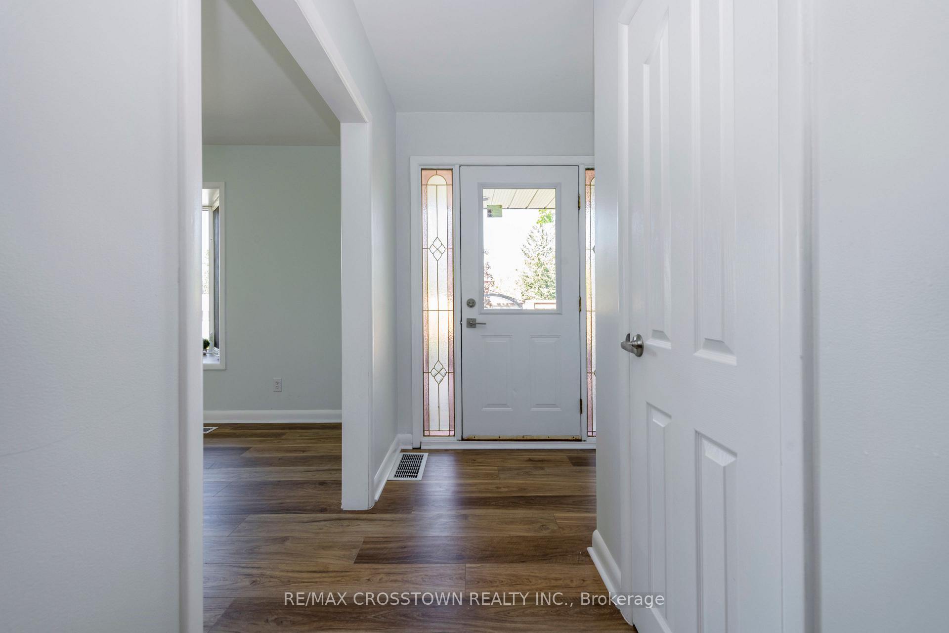 Photo 10 of 105 Eccles Street N, Barrie, Queen's Park — HOMEH