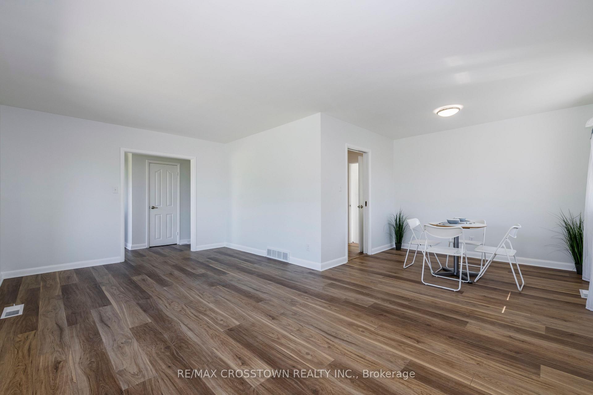Photo 13 of 105 Eccles Street N, Barrie, Queen's Park — HOMEH