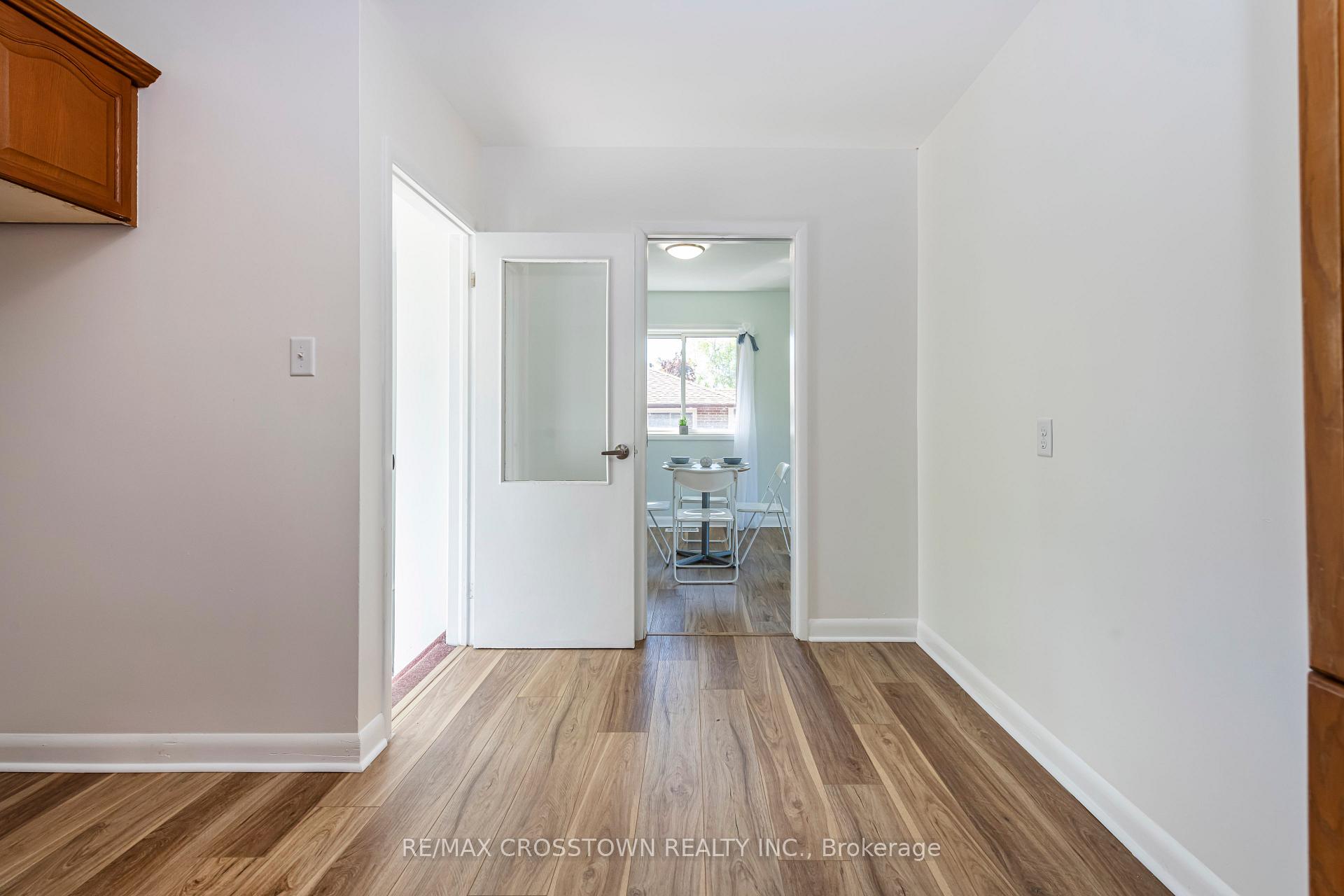 Photo 15 of 105 Eccles Street N, Barrie, Queen's Park — HOMEH