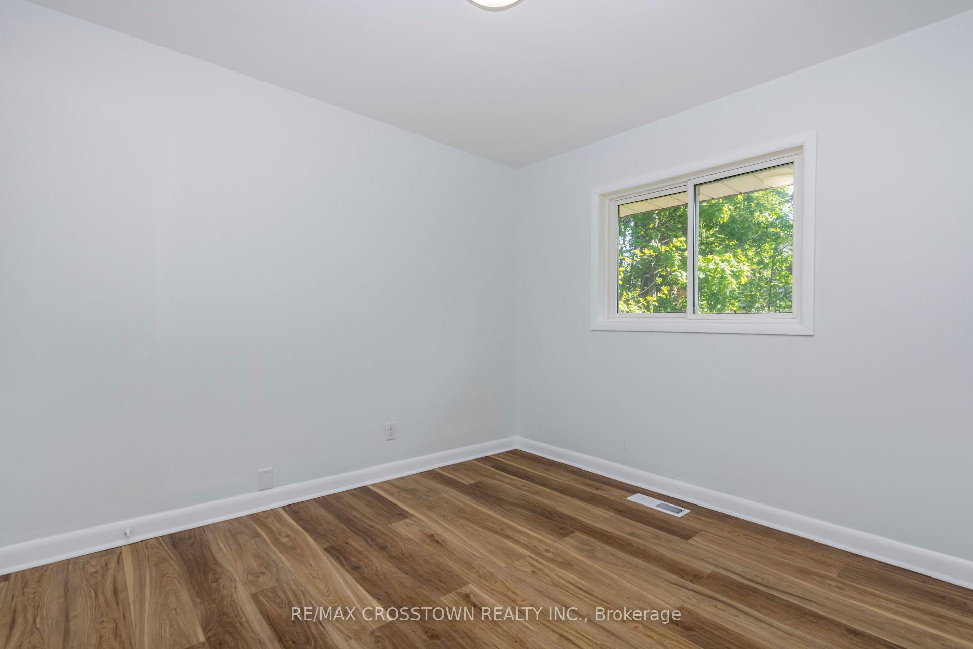 Photo 18 of 105 Eccles Street N, Barrie, Queen's Park — HOMEH