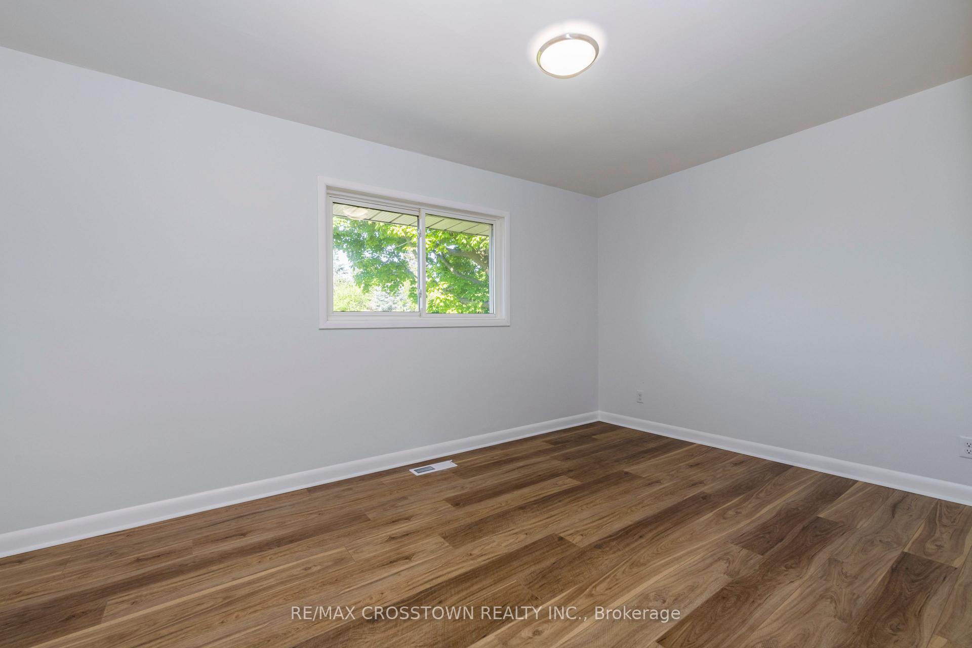 Photo 19 of 105 Eccles Street N, Barrie, Queen's Park — HOMEH