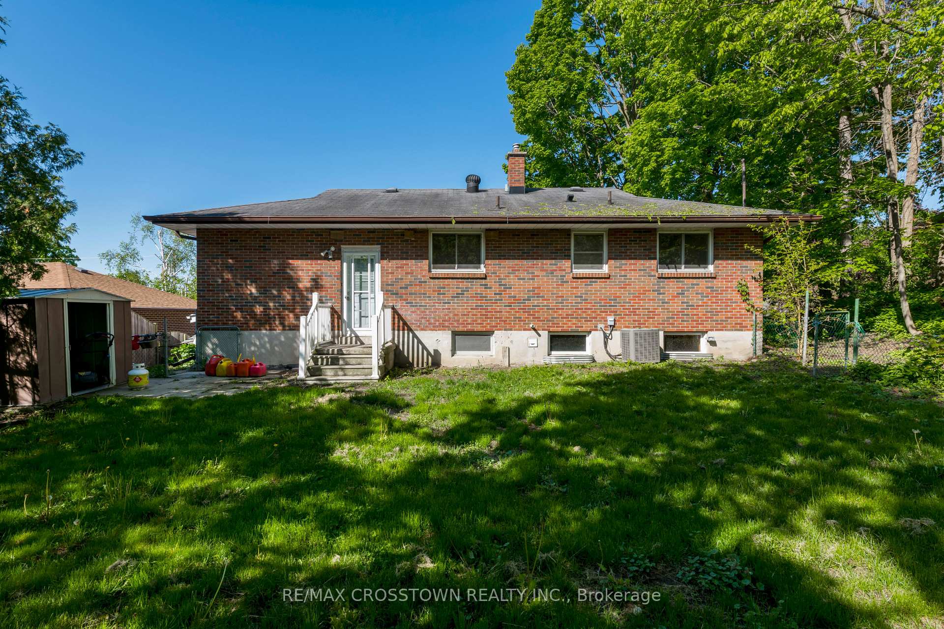 Photo 34 of 105 Eccles Street N, Barrie, Queen's Park — HOMEH