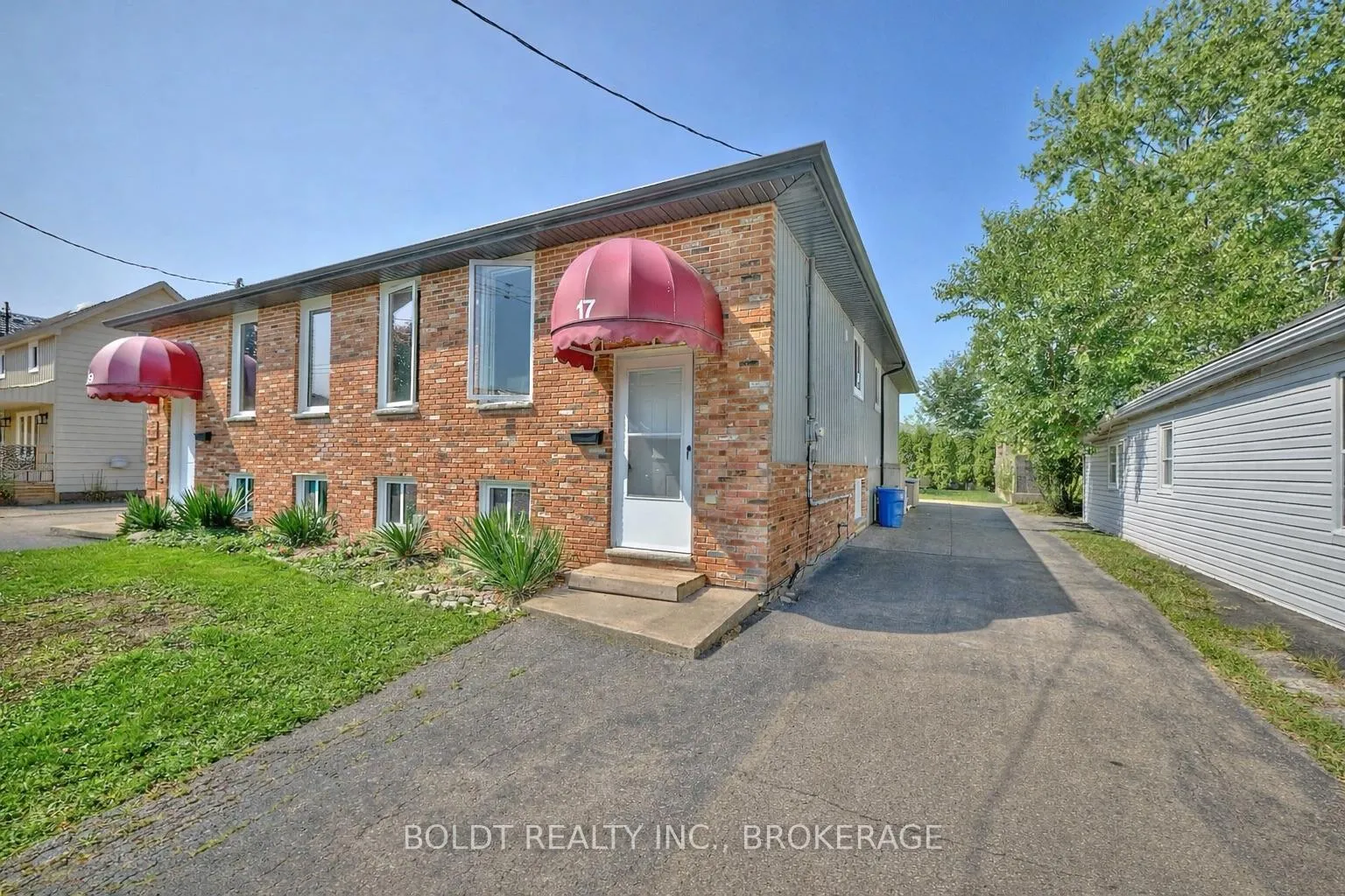 Photo 1 of 17 Colborne Street, Thorold, Thorold Downtown — HOMEH