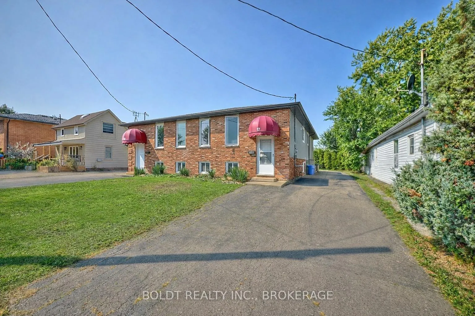 Photo 2 of 17 Colborne Street, Thorold, Thorold Downtown — HOMEH