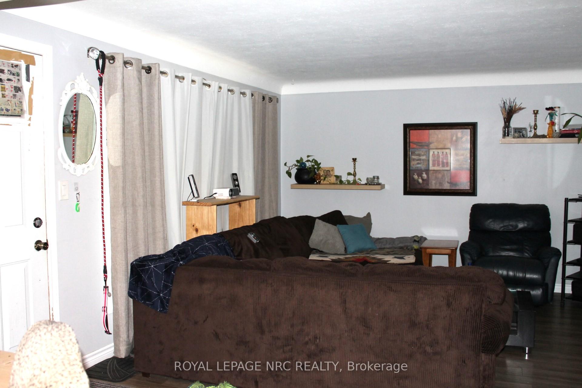 Photo 4 of 6 Park Avenue, St. Catharines, Secord Woods — HOMEH