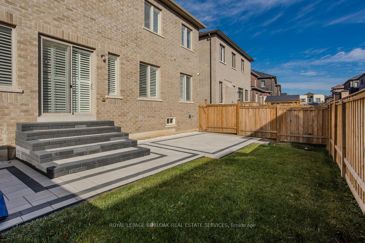 Photo 3 of 110 Avanti Crescent, Hamilton, Waterdown — HOMEH