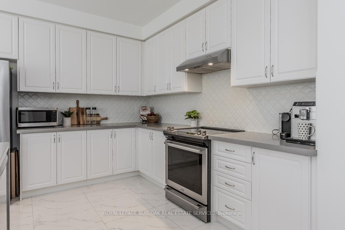 Photo 9 of 110 Avanti Crescent, Hamilton, Waterdown — HOMEH