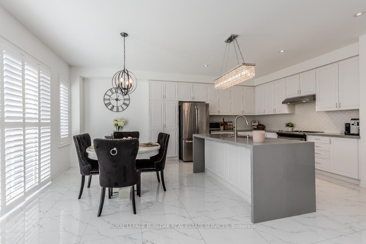 Photo 12 of 110 Avanti Crescent, Hamilton, Waterdown — HOMEH