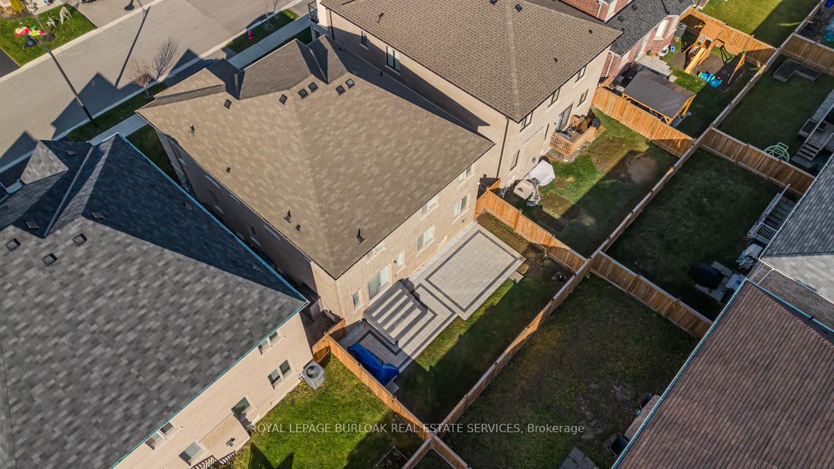 Photo 19 of 110 Avanti Crescent, Hamilton, Waterdown — HOMEH