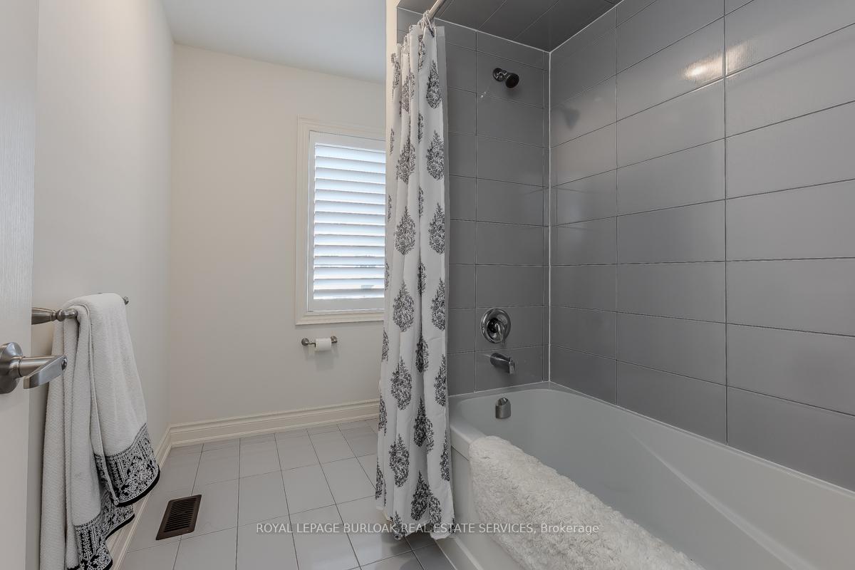 Photo 31 of 110 Avanti Crescent, Hamilton, Waterdown — HOMEH