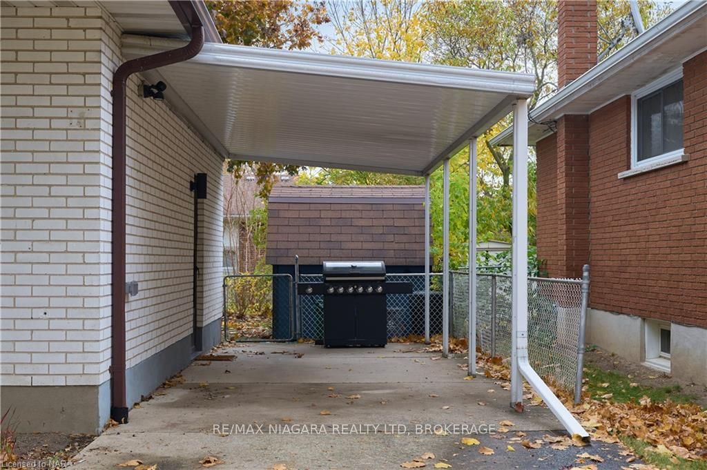 Photo 3 of 18 Densgrove Drive, St. Catharines, Vine/Linwell — HOMEH
