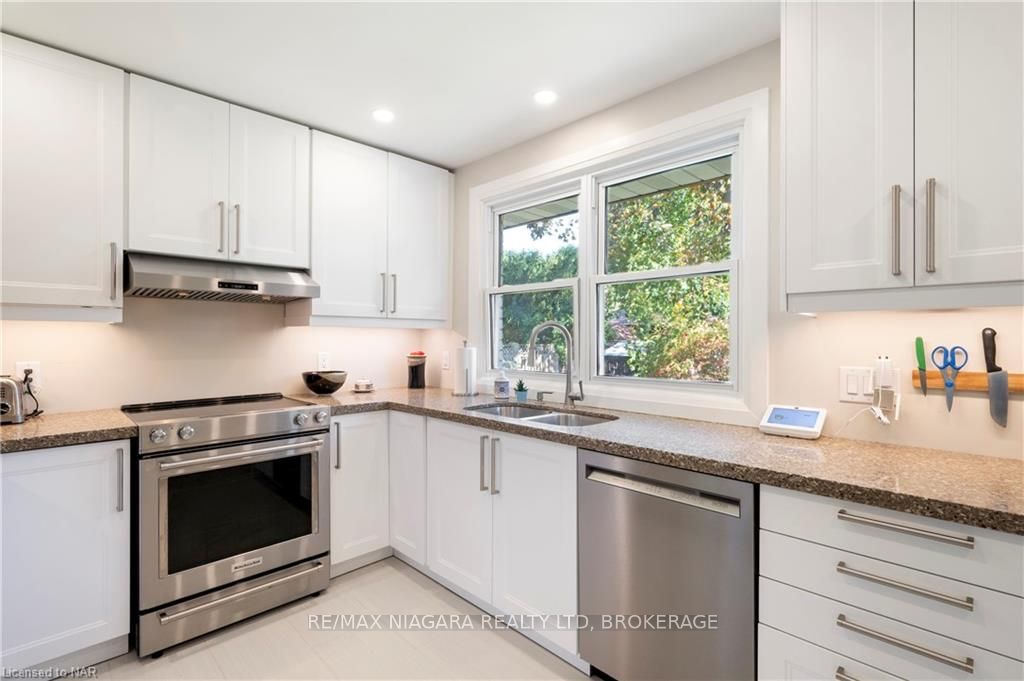 Photo 9 of 18 Densgrove Drive, St. Catharines, Vine/Linwell — HOMEH