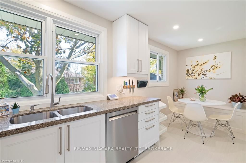 Photo 11 of 18 Densgrove Drive, St. Catharines, Vine/Linwell — HOMEH