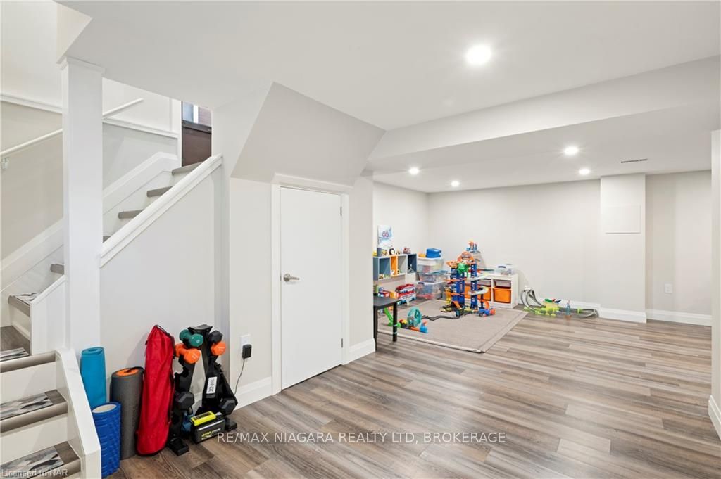 Photo 25 of 18 Densgrove Drive, St. Catharines, Vine/Linwell — HOMEH