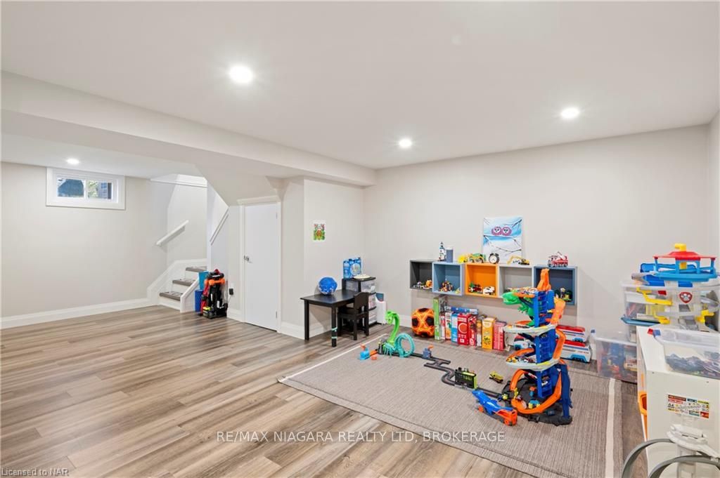 Photo 27 of 18 Densgrove Drive, St. Catharines, Vine/Linwell — HOMEH