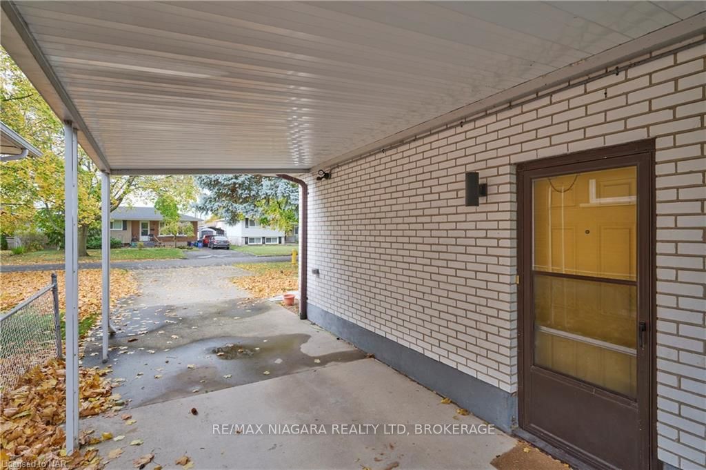 Photo 36 of 18 Densgrove Drive, St. Catharines, Vine/Linwell — HOMEH