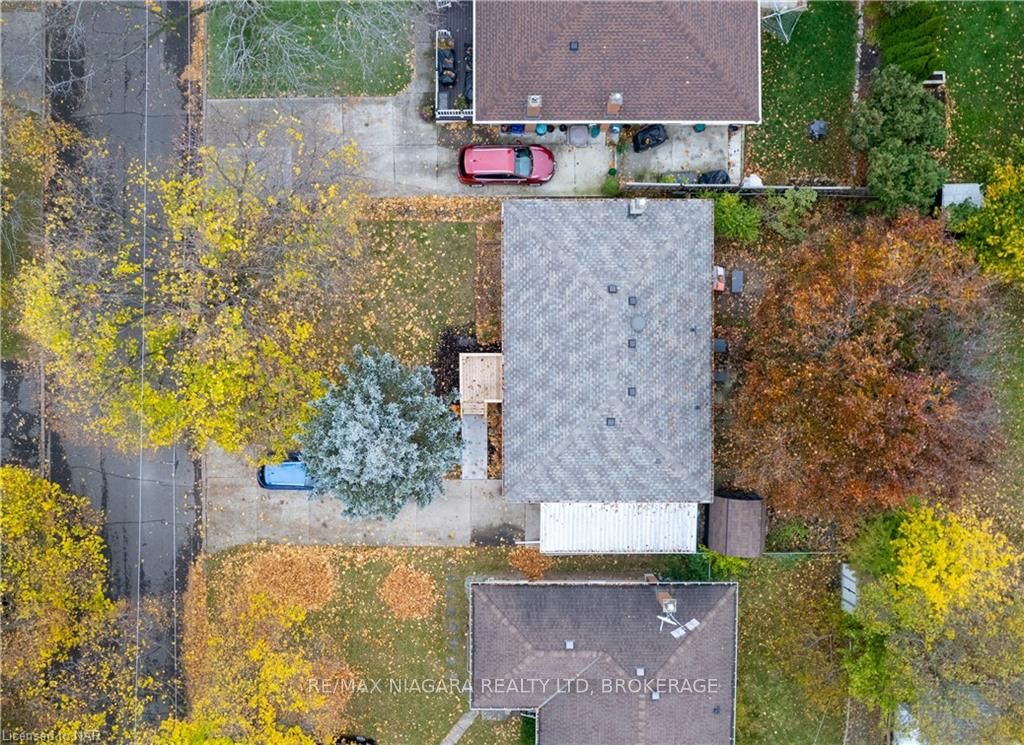 Photo 39 of 18 Densgrove Drive, St. Catharines, Vine/Linwell — HOMEH