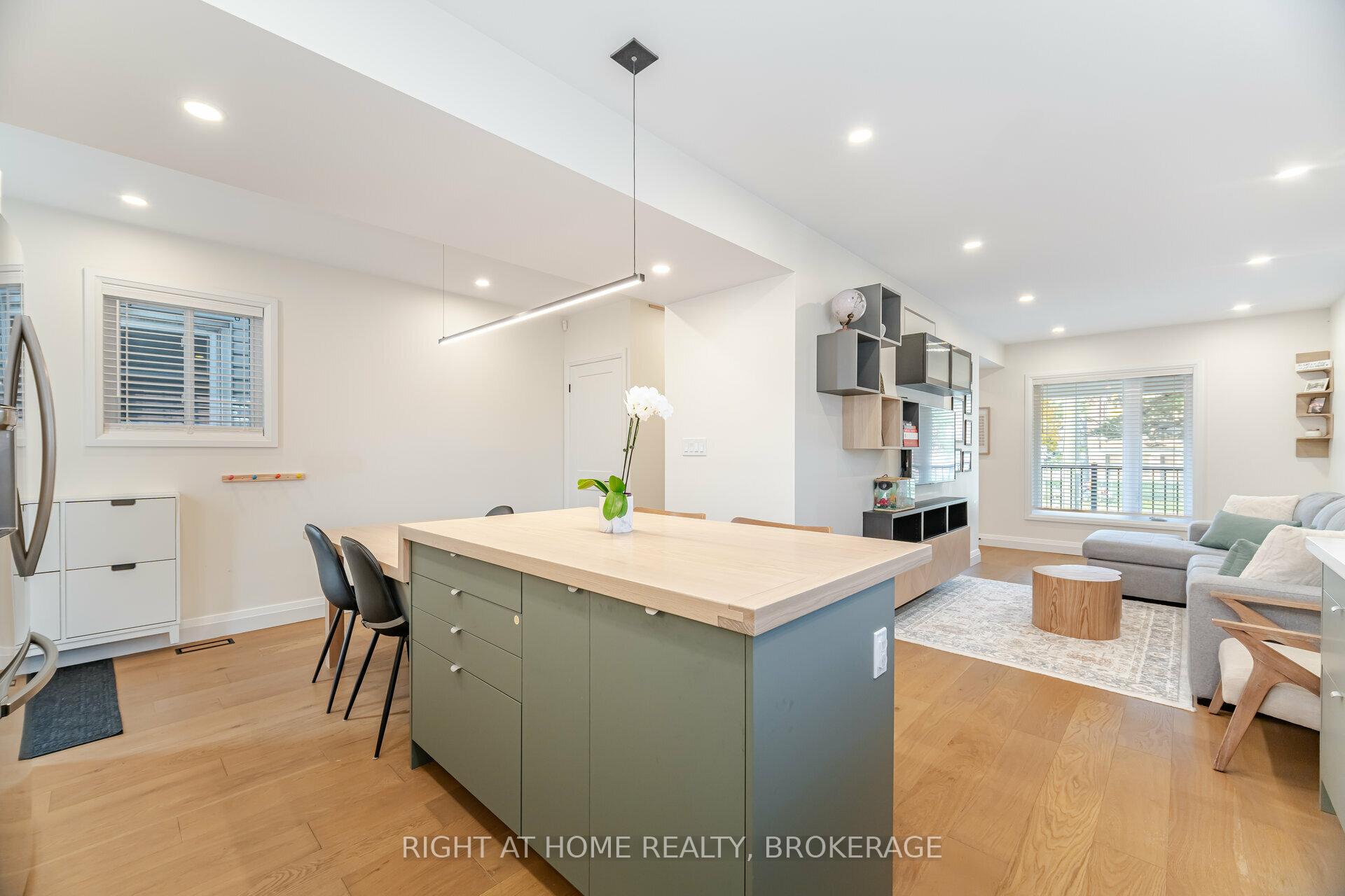 Photo 12 of 86 Gage Avenue N, Hamilton, Crown Point — HOMEH