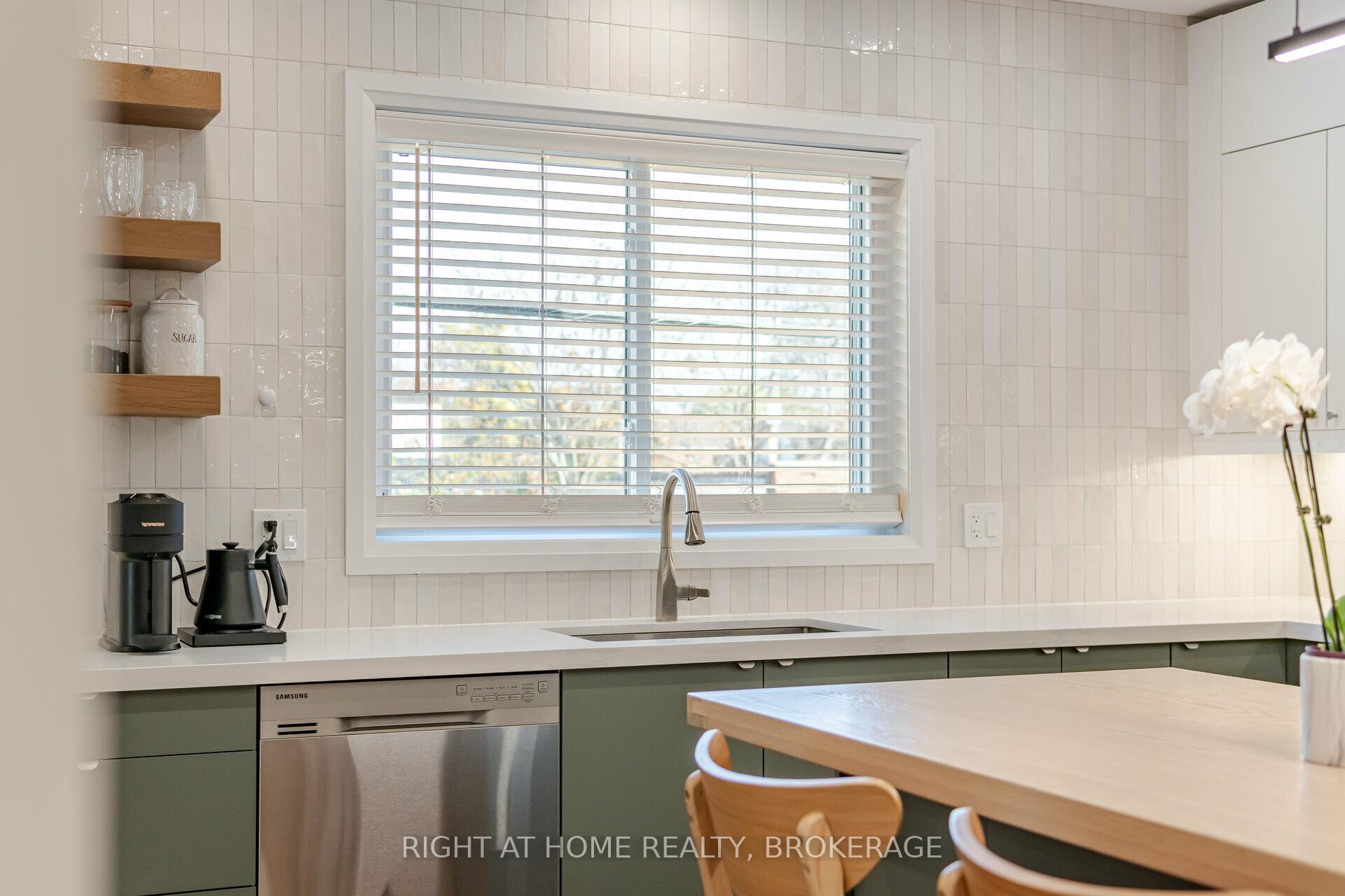 Photo 13 of 86 Gage Avenue N, Hamilton, Crown Point — HOMEH