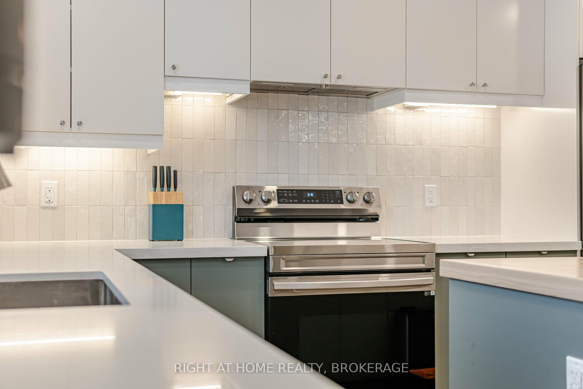 Photo 15 of 86 Gage Avenue N, Hamilton, Crown Point — HOMEH