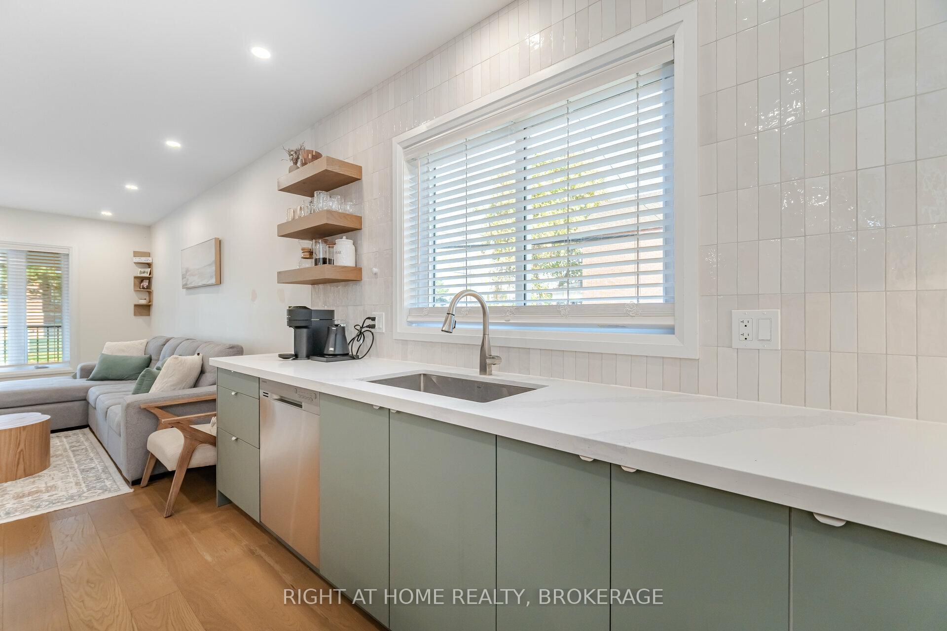 Photo 17 of 86 Gage Avenue N, Hamilton, Crown Point — HOMEH