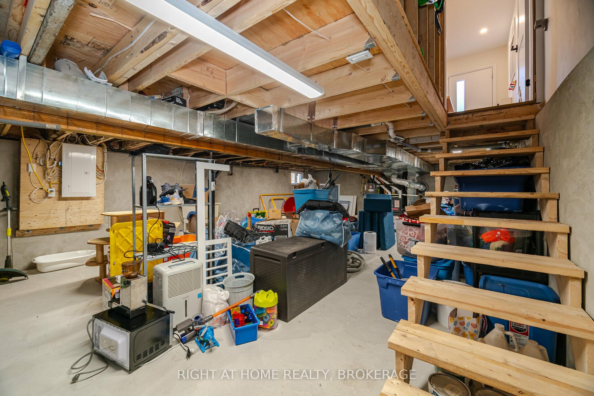 Photo 34 of 86 Gage Avenue N, Hamilton, Crown Point — HOMEH